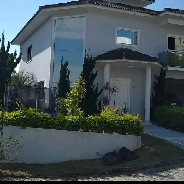 Fachada espelhada em vidro temperado, Cabo Frio