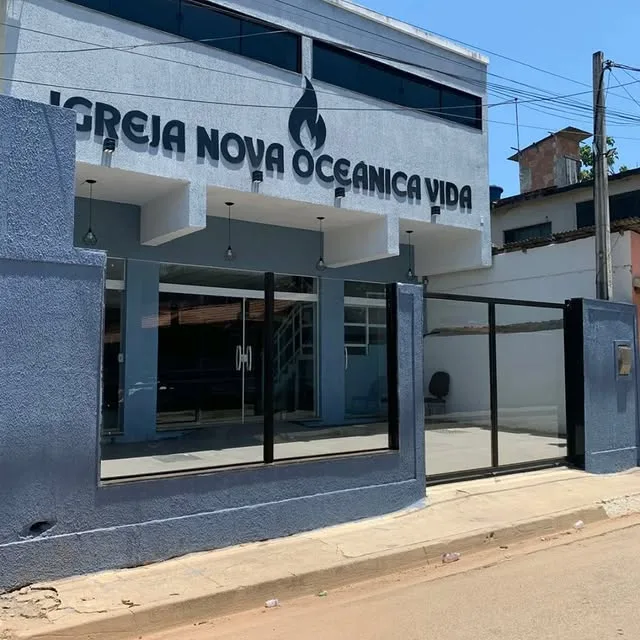 Projeto comercial em vidro e alumínio